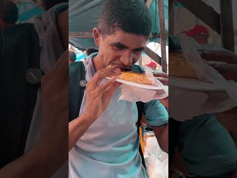 Provando comida de rua na feira de catende Pernambuco.