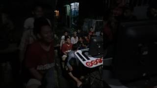 Download lagu heboh..!!! parodi supir bus ugal ugalan mp3 Download lagu heboh..!!! parodi supir bus ugal ugalan mp3