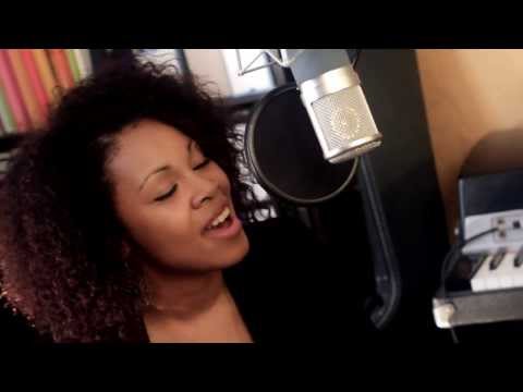 Alicia Keys - Girl on fire acoustic guitar cover by Selia