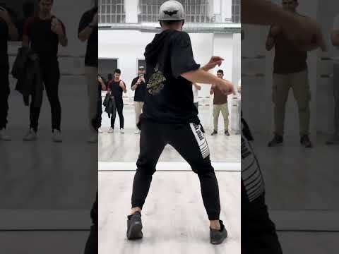 BACHATA MEN STYLE BY Miguel Casas at Esencia Studio Madrid