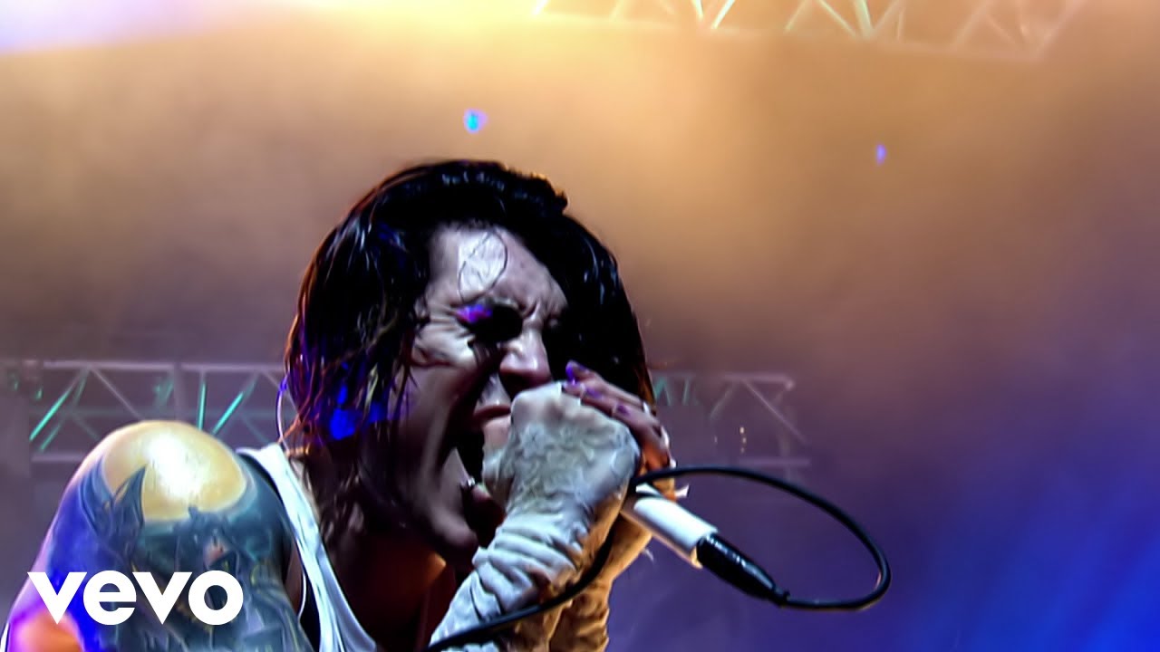 AFI - Miss Murder (Live From Long Beach Arena, 2006) - YouTube