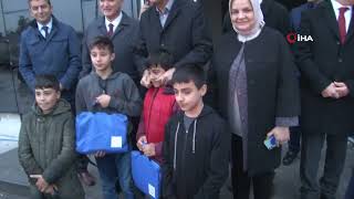 Milli Eğitim Bakanı Özer'den deprem bölgesindeki çocuklara tablet hediyesi