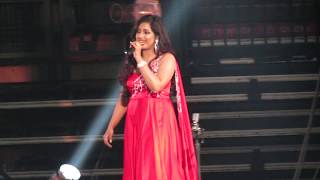 Chikni Chameli Shreya Ghoshal Live (Agneepath)