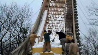 preview picture of video 'Filling Pine Mountain Ski Jump with Snow 2010'