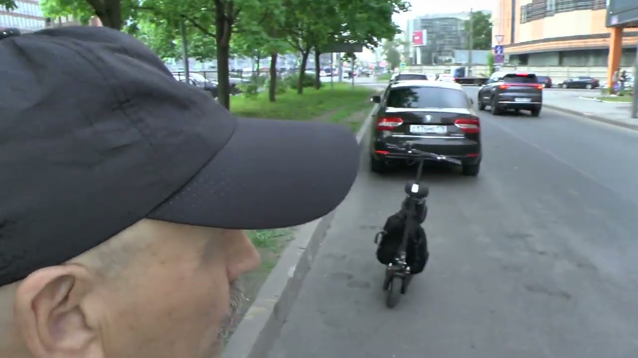 Весь район у Ладожской без ПДД...В нем трудятся не покладая рук все кому не ле?