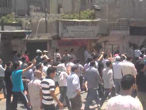 مظاهرة في حي القابون في دمشق في جمعة "سقوط الشرعية"