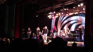 Dancing Now: The B-52&#39;s (Live at Chinook Winds Casino)
