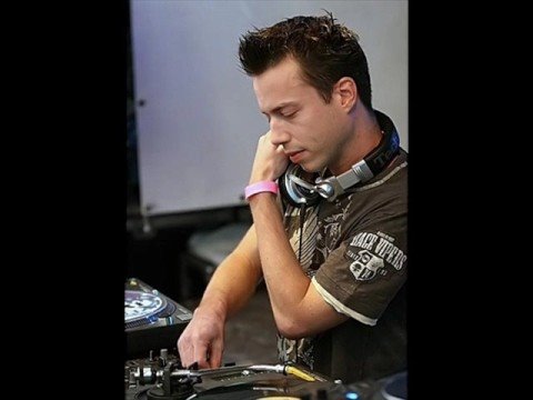 Sander van Doorn vs Robbie Williams - Close my eyes