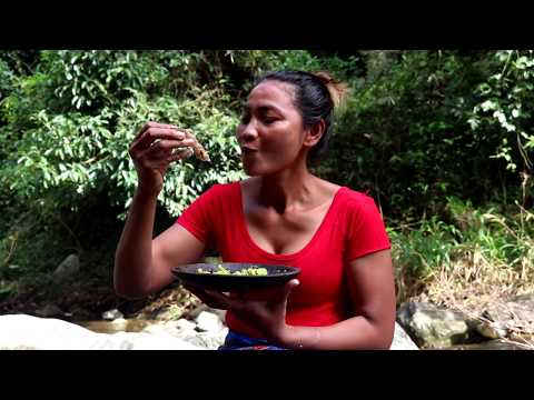 Survival skills: Raw shrimp & bitter taste with peppers - Make raw shrimp food eating delicious #4 Video