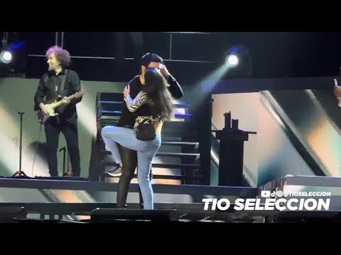 (4K) Chayanne Baila Bachata con Fan Peruana 🇵🇪 || Estadio Macional || 17 julio, 2025