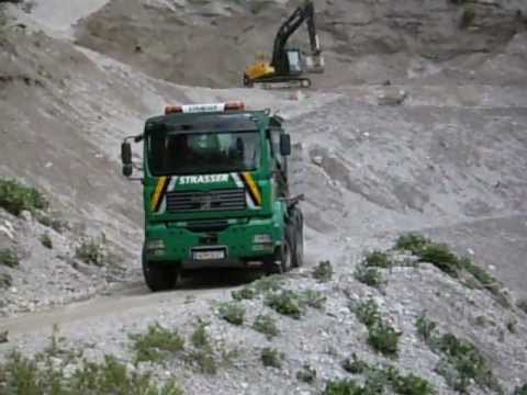 LKW Strasser (Schottertransport im Tuffbad)