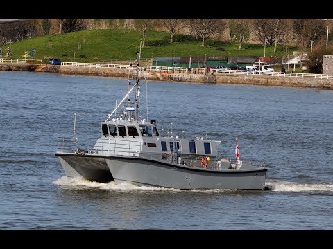 HMS MAGPIE H130 LEAVING DEVONPORT NAVAL BASE AT DEVILS POINT - 16th March 2020