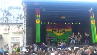 Ugly Girls - Kalle Baah 2014