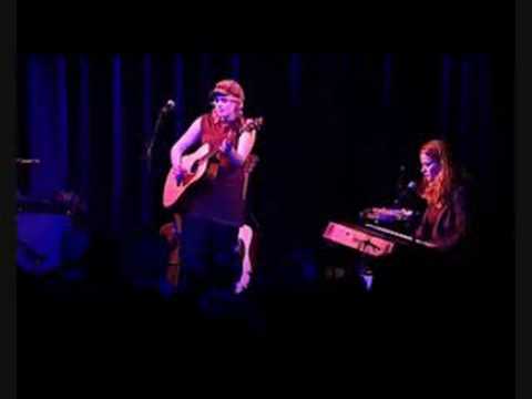 Videoclip de Are They Saying Goodbye (Live) — Ane Brun
