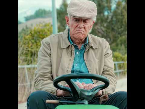 An Elderly Man Drove a Lawn Mower to the Airport to Meet His Online Girlfriend.#movie #edit