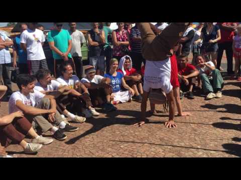 Contra Mestre Xandao e Treinel Blanca Marilia