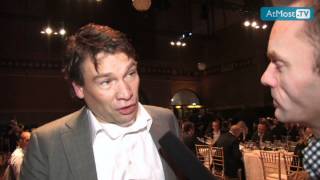 Patrick Petersen interviewt Gijs Vroom tijdens het Website van het Jaar 2011