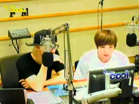 110815 Eunhyuk & Leeteuk dancing to Bubble Pop! (HyunAh) @ Sukira KTR (SUPER JUNIOR)