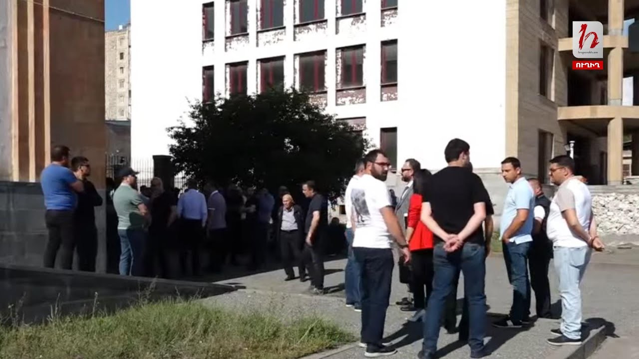 Դատարանը քննում է Արթուր Գալեյանի կալանքի միջնորդությունը. ուղիղ