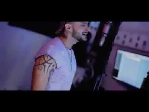 Con esta canción cae asi que dedicasela al amor de tu vida  ;-)