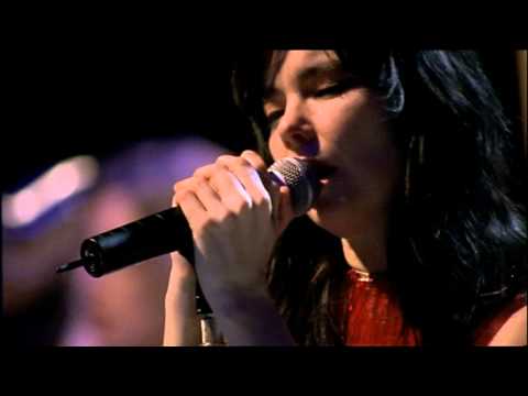 Pagan Poetry - Björk - (Live at Royal Opera House)