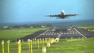 preview picture of video 'Emirates A380 (short) takeoff from Mauritius - Runway 32'