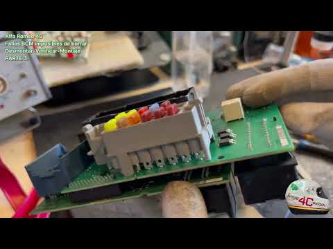 Alfa Romeo 4C. V3 I disassemble the module BCM to verify it.