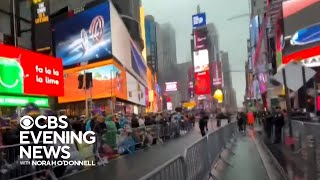 No COVID-19 restrictions for hundreds of thousands in New York's Times Square for New Year's