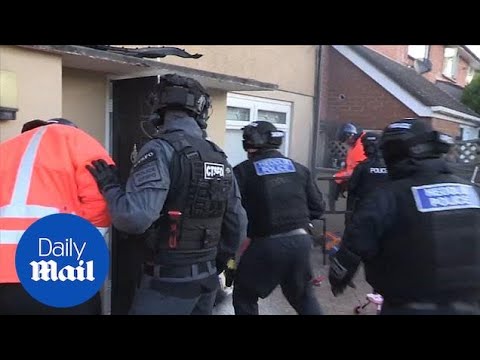 Drug gang member flees as Cardiff police raid drug kingpin's home