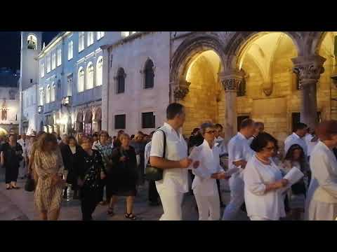 Tijelovska procesija ulicama Grada
