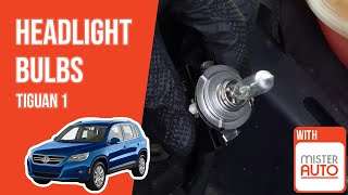 Youtube thumbnail of video "How to replace the headlight bulbs Tiguan mk1 💡"