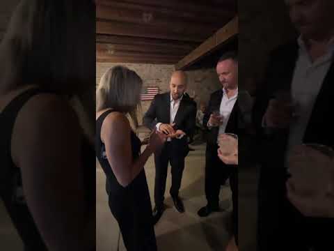 Promotional video thumbnail 3 for Victor Oriza - Close Up Magician