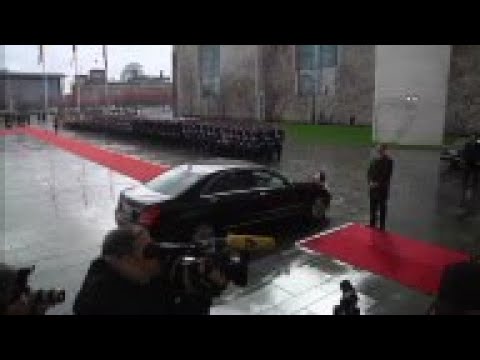 Chancellor Merkel welcomes President Hollande