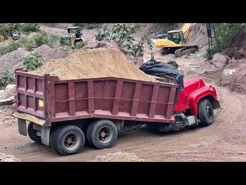 20 Dangerous IDIOTS Truck & Car Driving Fails | Worst of Heavy Equipment Truck Fails Compilation