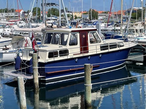 Viking 32 from outside