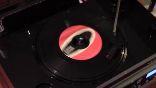 Love Is A Swingin&#39; Thing - The Shirelles (45 rpm)