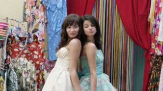 Selena Gomez und Demi Lovato-One and the Same