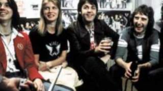 Paul McCartney and Wings - Must Do Something About It (Paul Vocal)