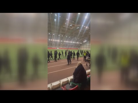 Užfiksavo sirgalių konfliktą: „Dainavos“ ir „Žalgirio“ fanai susirėmė dar prieš rungtynes