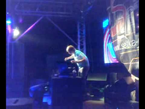 14 Biskvit   Last Applause Nikita Ukoloff Technology Remix