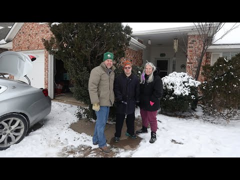 'I couldn't get warm.' Fort Worth family one of many without power during winter storm