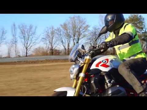 Action "Take off the gas": Sitting position