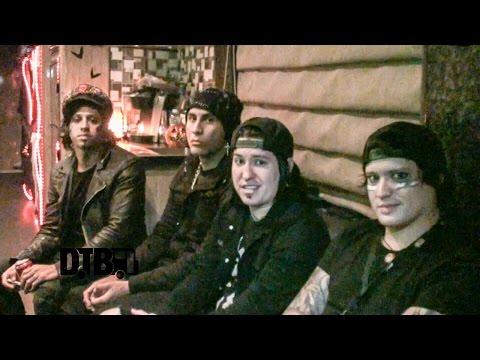 download lagu mp3 mp4 Escape The Fate Clothing, download lagu Escape The Fate Clothing gratis, unduh video klip Escape The Fate Clothing
