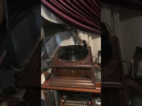 Andrews Sisters - Strip Polka - 1942