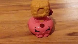 Opening Shopkins Wild Style season 9 ShopPet!