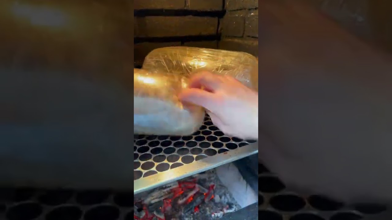 Cupim selado e desmanchando.