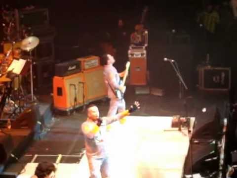 Videoclip de Hacia El Ovusol (En Vivo Teatro Caupolican 14/08/2012) — Chancho en piedra