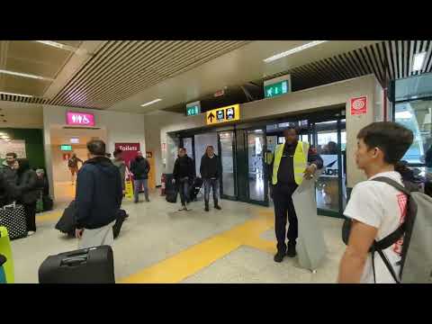 Rome Airport: Walking out and to Taxis or Cars
