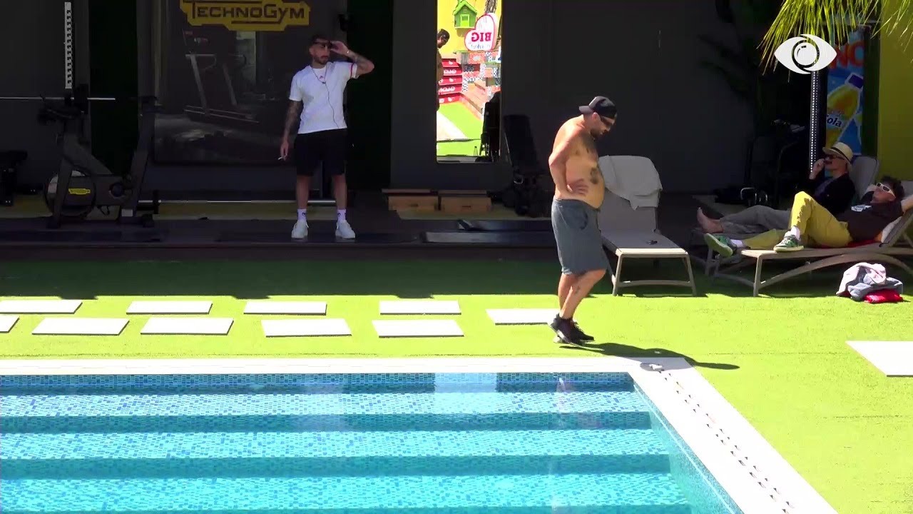 “Ik o qelbësirë”/ Vazhdon debati mes Romeos dhe Liamit: Duhet të ruajmë gratë nga ju