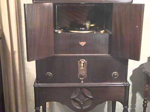 LOU GOLD'S WIGWAM CLUB ORHC. - WHEN MY SUGAR WALKS DOWN THE STREET - ROARING 20'S VICTROLA RADIOLA